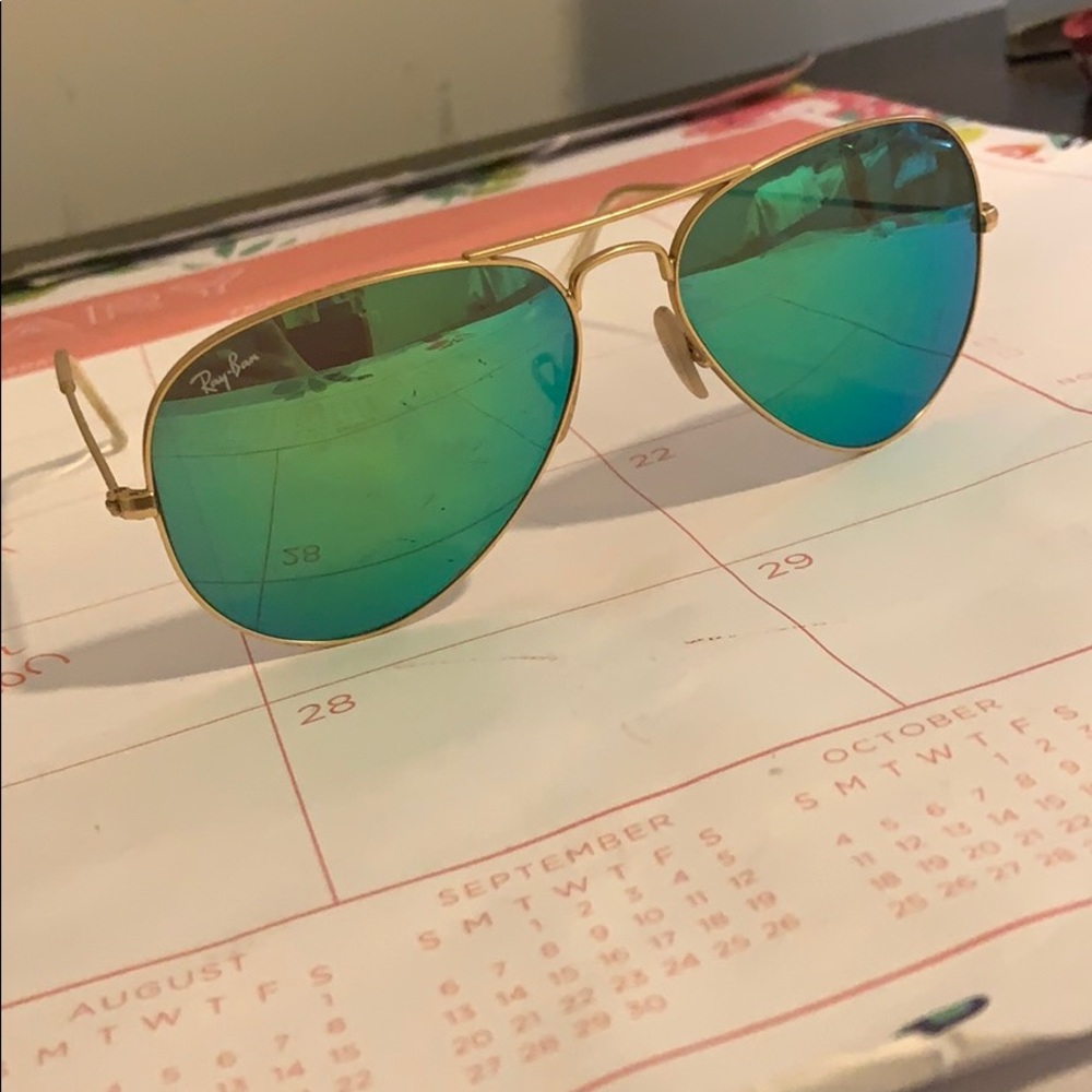 Green ray ban standard aviators